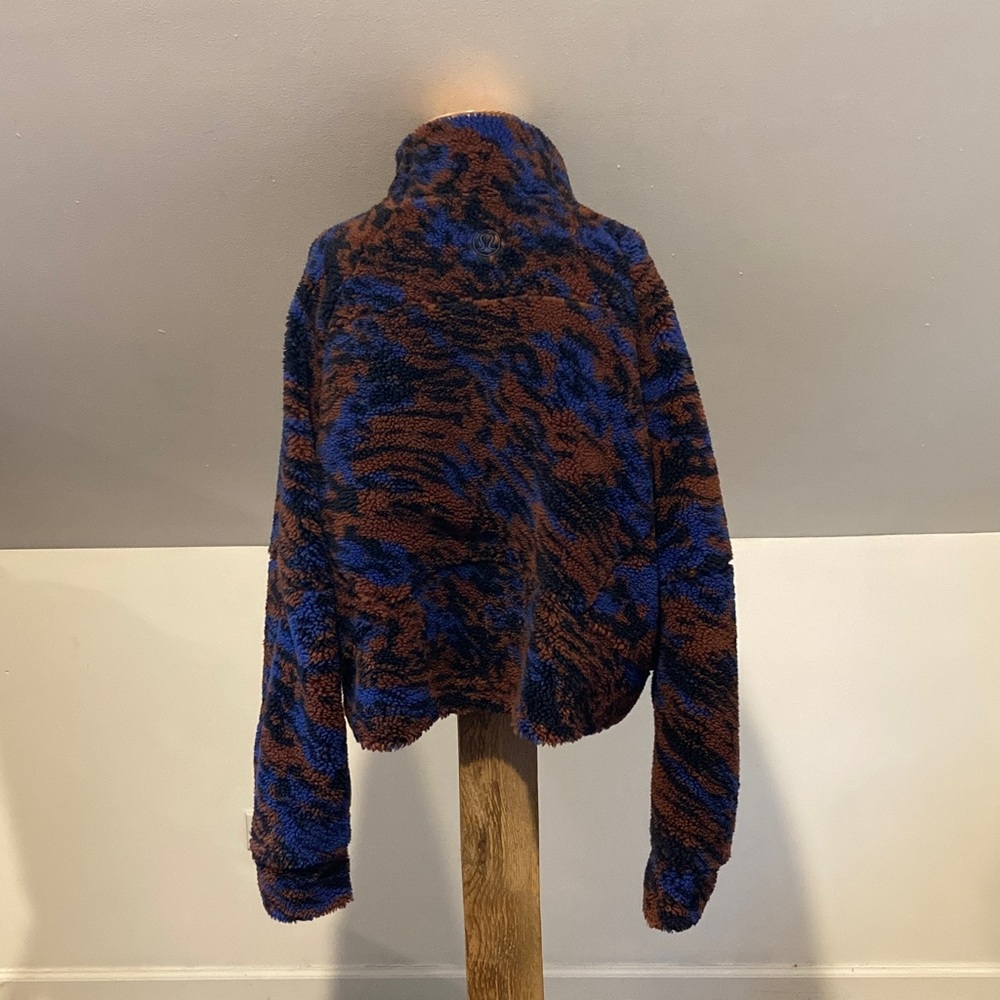 Lululemon Scuba Oversized Fleece Funnel Neck Jacket in Camo Copper Navy - Picture 10 of 13